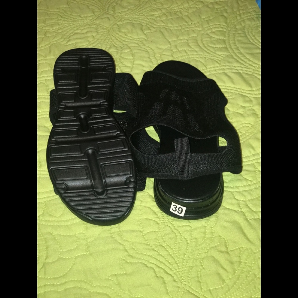 Sandles